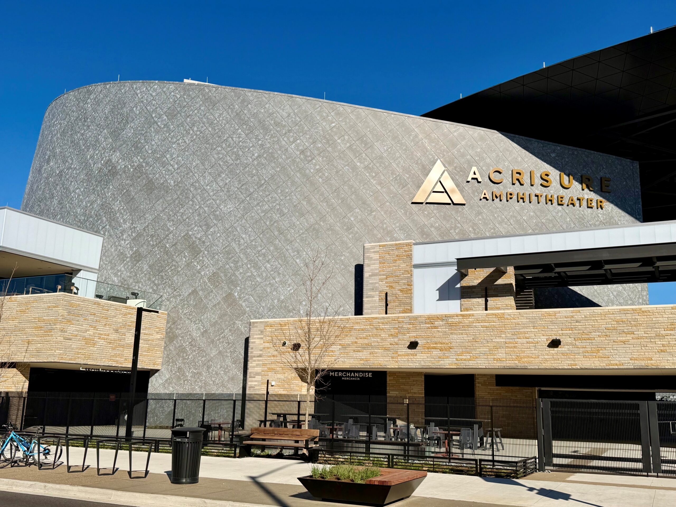 VIP_exterior.5